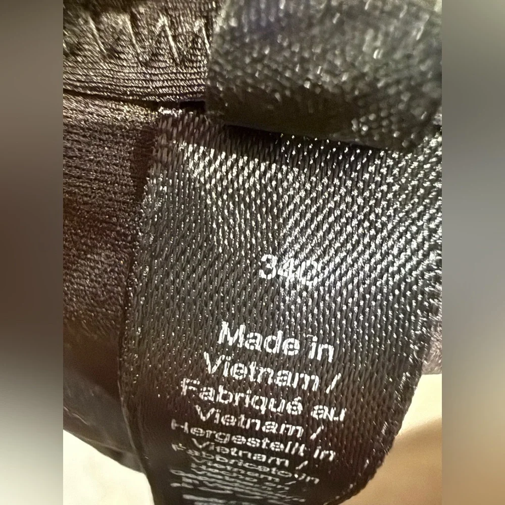 SKIMS Fits Everybody Strapless Bra - Picture 3 of 3